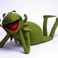 搞笑视频 走路别看手机 提醒大家走路时不要玩