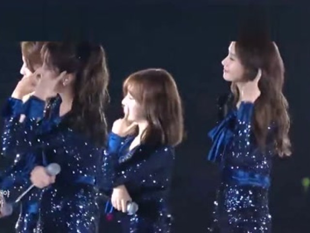 甜齁!张智霖演唱会上手牵袁咏仪唱完一整首歌