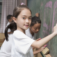 最近很火的鬼步舞,跟随动感的音乐跳起来,舞姿