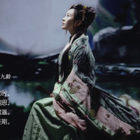 乌兰托娅唱的这一首歌太好听了,大街小巷都在