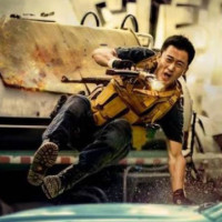 沈腾和赵本山都干过高空擦玻璃,看完你觉得谁