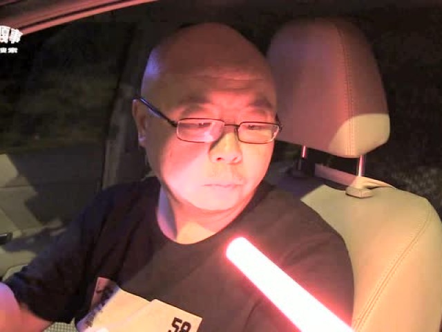 吹牛冠军路边发表获奖感言!