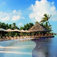 国外背部脊椎正骨手法按摩,声音咔咔的响,这种