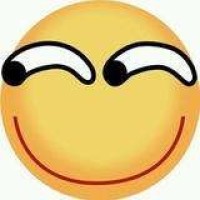 姑娘穿超短百褶裙玩跳舞机,旁边的男生都走神