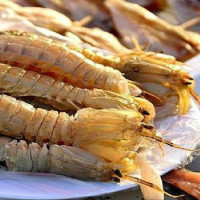 美女穿高跟鞋脚痛难忍,用这个小窍门,苦站多久