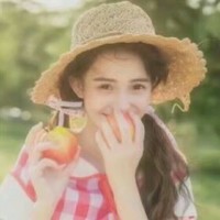 美女阿佑翻唱西班牙神曲《Despacito》,活波可