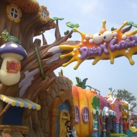 粉红猪小妹妈妈生宝宝 小猪佩奇躺床上