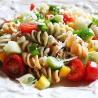 给大家分享一个快速给芒果去皮的小妙招