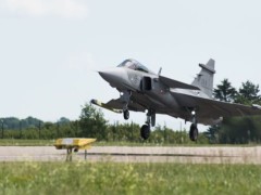 时速867公里,作战半径1600KM,歼十的最强对手