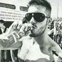 魔性表情包:悲伤过的心还能爱谁?