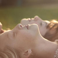 非常完美:女生自爆青春期长痘被暗恋男生集体