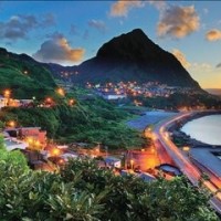 车子明明停在车位里,却遭交警贴罚单,车主询问