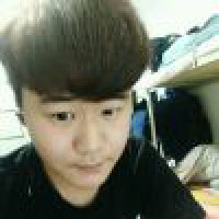 小伙吃下整个柠檬然后喝上一瓶维他柠檬茶,会