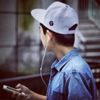 摩托罗拉RAZRV3s经典翻盖设计曝光可折叠的