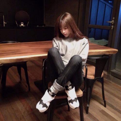 美女模仿网络直播,这礼物刷的还有SEI