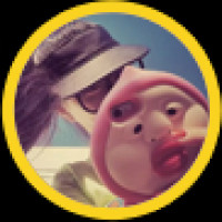 何依诺使唤爸爸一套一套的,估计长大又多了个