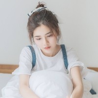 美女穿高跟鞋踩碎木地板!