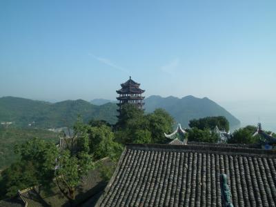 女主与男主好友串通,下药迷昏男主,女主溜出去