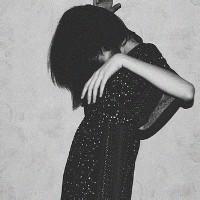 芸娘被关在柴房要生孩子,丈夫和婆婆竟然还不