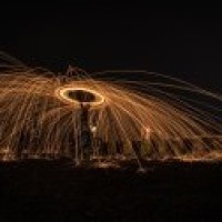 女老师半路羊水破了,两男学生帮忙接生,两学生