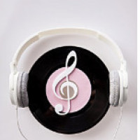 张杰在演唱会上演唱《云中的angel》,现场气氛