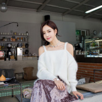 美女流浪歌手翻唱《情网》,唱得太好听了