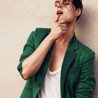 私拍王小利爆红后回农村看爹妈,引全村人围观