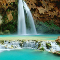 旅游:女明星跟贝儿荒野求生,挑战悬崖攀爬,整个