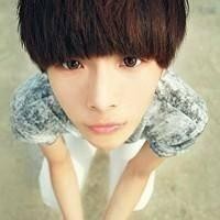 绝地求生呆妹儿直播歌神Ayer开启变声器后+呆