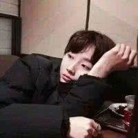 二货妹子恶整男友,这整法挺新鲜!