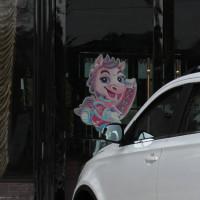 《废柴兄弟》男子说谎,遭女孩踢要害