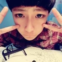 斗鱼嘉年华:刘飞儿走红毯连续摔倒两次,场面一