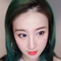 卡拍子就像个机器人^_^脸上贴了亮片像长了痘