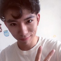 曾经的小小少年 到如今风度偏偏 桃花眼有 桃花