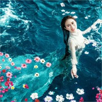 那个年代舞蹈的欢乐 她总是只留下电话号码 打