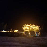 太阳妈拉住小丑的分身,却被带进了地方队伍里