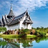 网友偶遇李连杰现身拉萨买珍宝天珠, 曾斥巨资