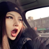 1岁10个月宝宝会用筷子吃饭了!姥姥功不可没