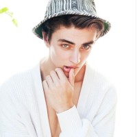 女孩穿越古代帮娘娘设计礼服,帮娘娘在宫装大