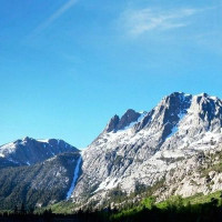 美女敬唱一首流行版《咚巴拉》,唱哭了台下的