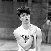 树叶沙沙响 陪我去流浪 这条路要走多长