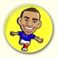 黄金左脚卡洛斯足球远射,如果踢到脸上会不会