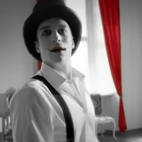 《萌妻食神》赫连景感觉自己浑身无力,头晕目