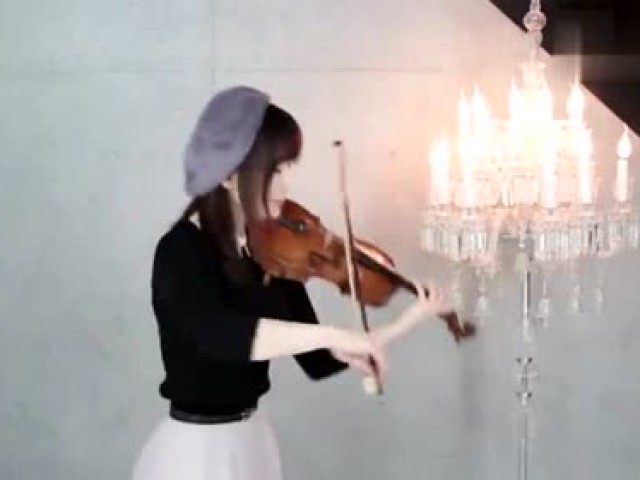 《芳华》女主角原型杨慧首秀唱功,演唱《绒花