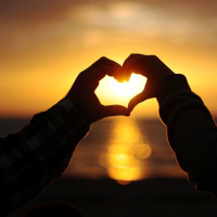 爱情保卫战:富家女疯狂追快递小哥,无奈说出身