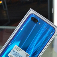 谢霆锋人老心不老,王菲的大肚子,李亚鹏却万分