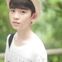 张国荣《至少还有你》现场版,哥哥演唱前对着