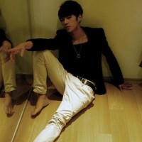 DNF旭旭宝宝深夜现身斗鱼直播间,发弹幕劝80