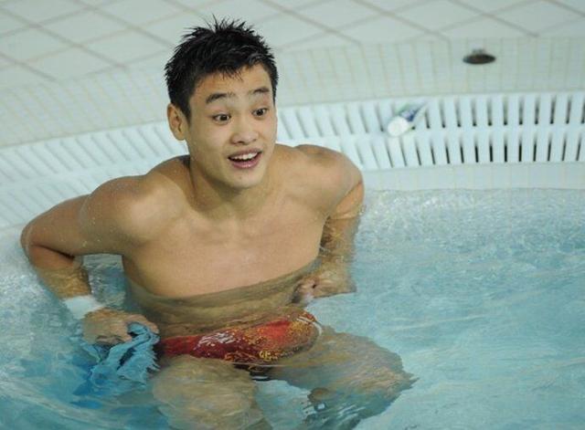 四年后在伦敦丢掉两枚金牌,其中邱波在男子10米台上输给美国的鲍迪亚