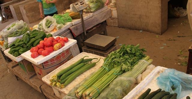 一个蔬菜摊一个月能赚多少钱?说出来你也许不信,看看摊主怎么说